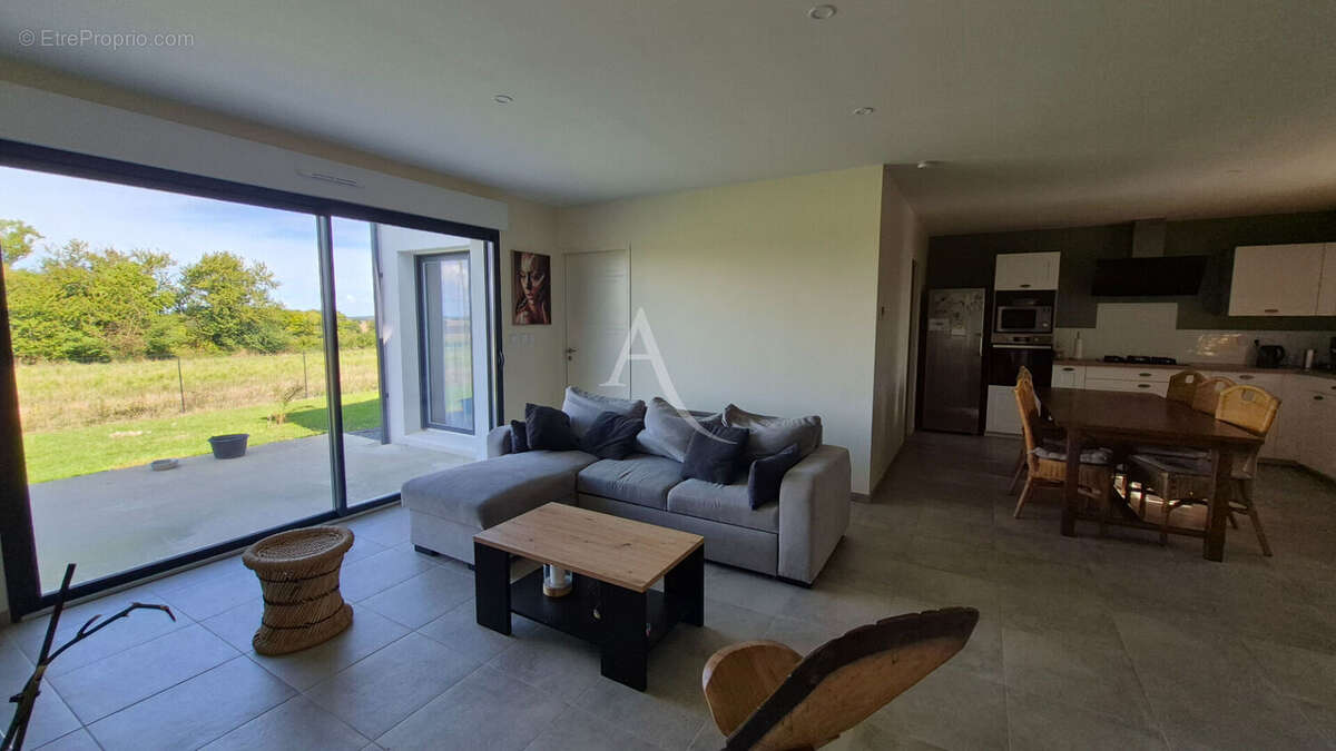 Maison à CORME-ROYAL