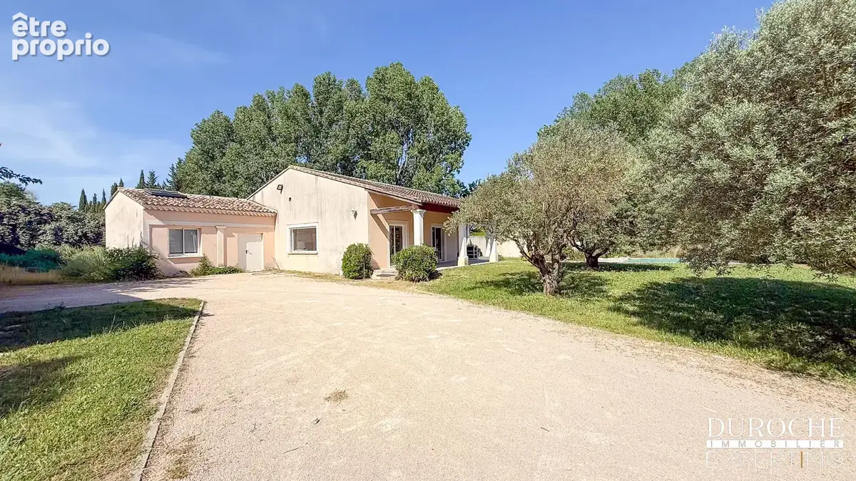 Piolenc, quartier résidentiel,  maison de plain-pied avec piscine et dépendances sur parcelle de plus de 2500m - photo 11