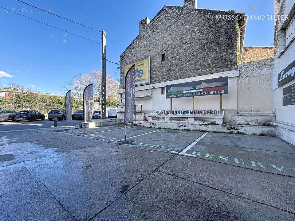 Commerce à MARSEILLE-9E