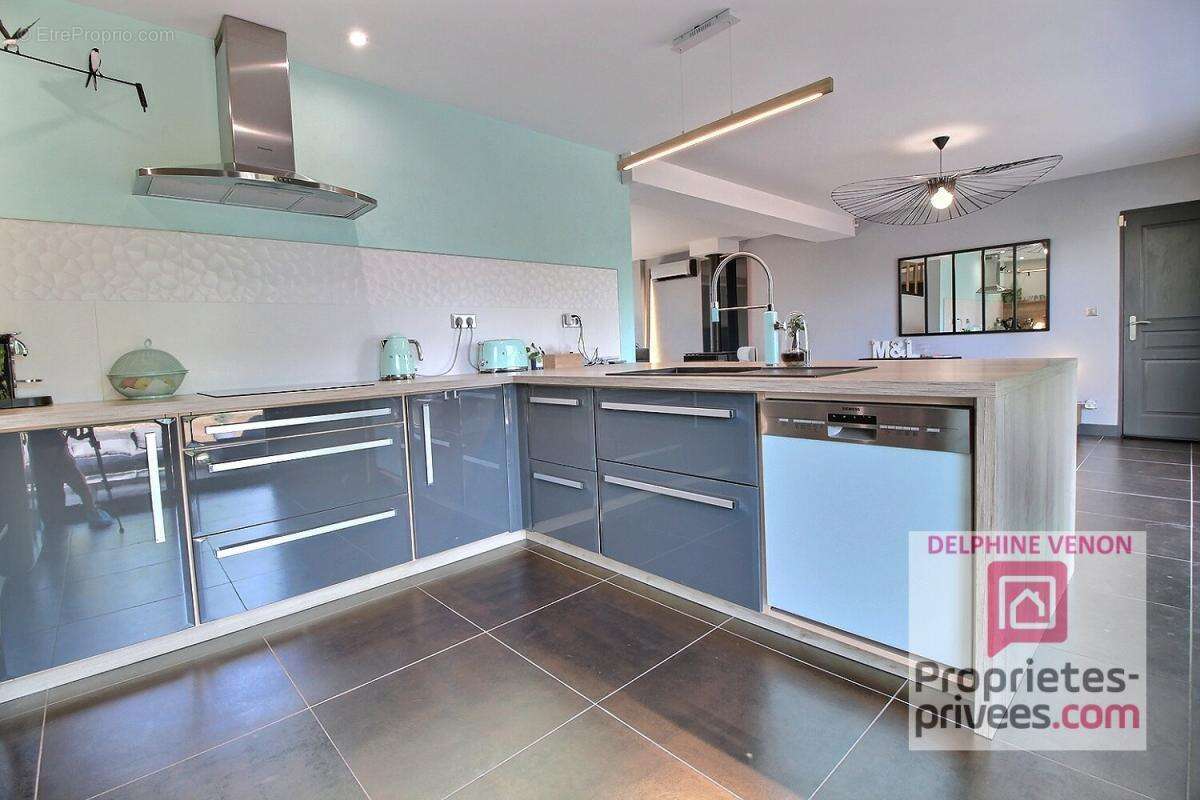 Exclusivité - Maison récente de 155 m² avec climatisation réversible sur un terrain de 1265 m² à Saint Martin d'Abbat - photo 4