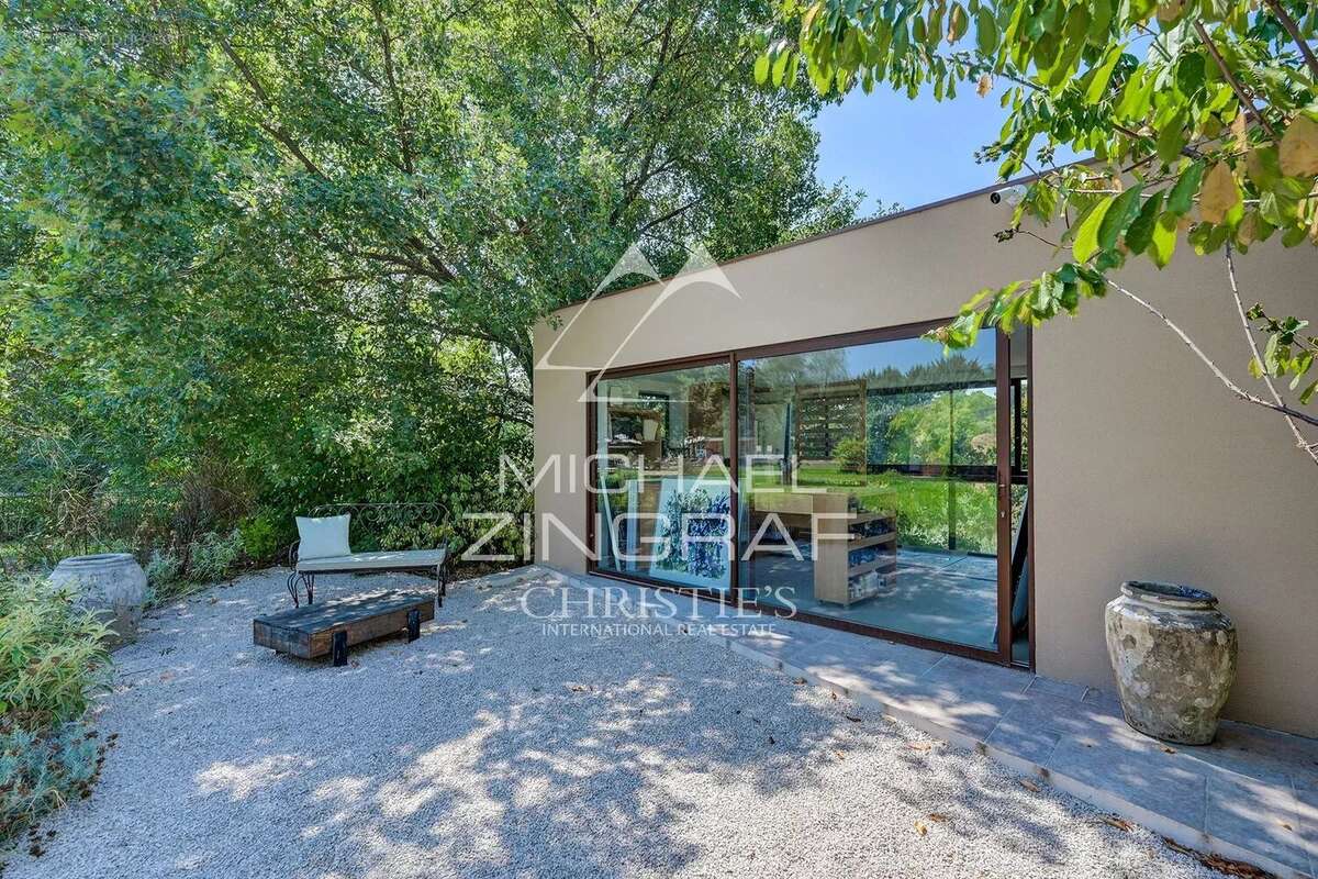 À quelques minutes du cœur d'Aix-en-Provence – Propriété d'exception de 12 pièces de 650 m² sur 1,2 hectares - photo 29