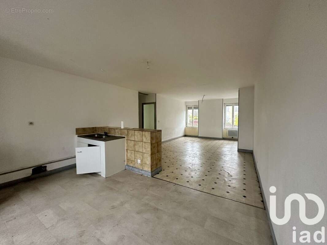 Appartement 250 m² à Vierzon  - photo 5