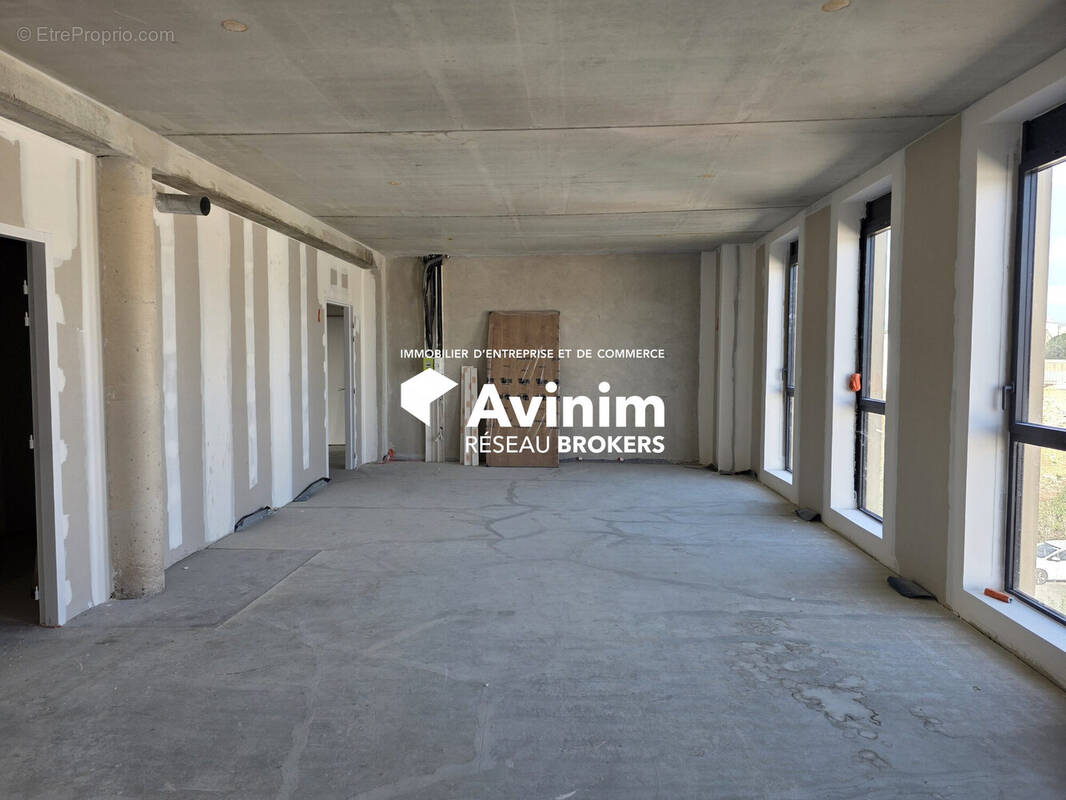 Commerce à VENDARGUES