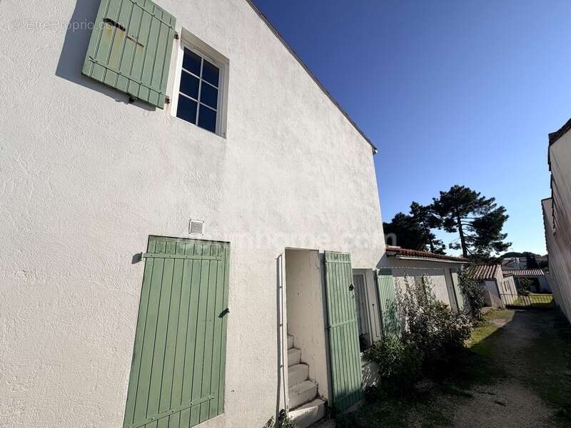 Appartement à LA FLOTTE