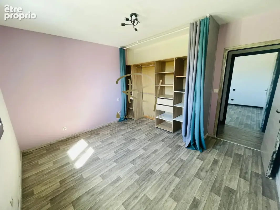 Maison 4 chambres, piscine et terrain - RUOMS CENTRE - photo 10