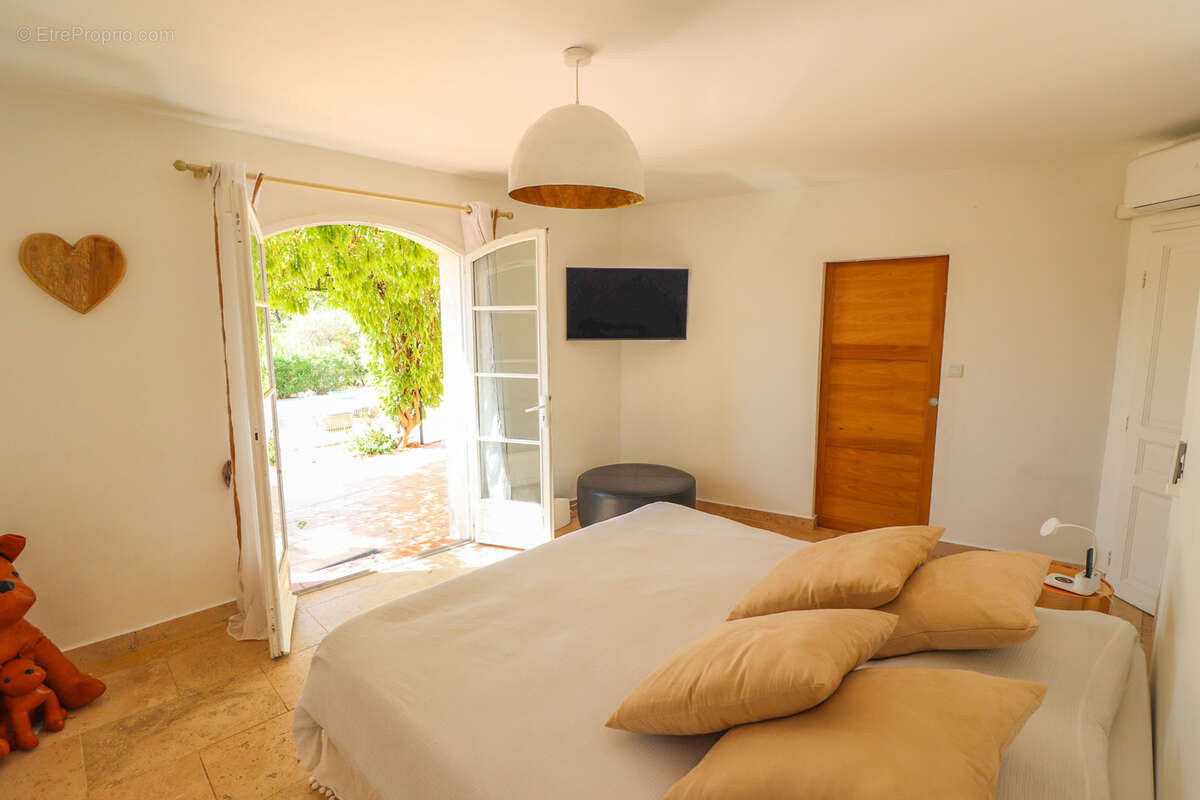 FLAYOSC PROPRIETE de 185M2 habitables avec 4 chambres, PISCINE sur plus de 4000m2 clos et paysagé - photo 16
