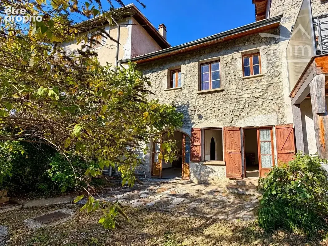 Maison à SAINT-NAZAIRE-LES-EYMES