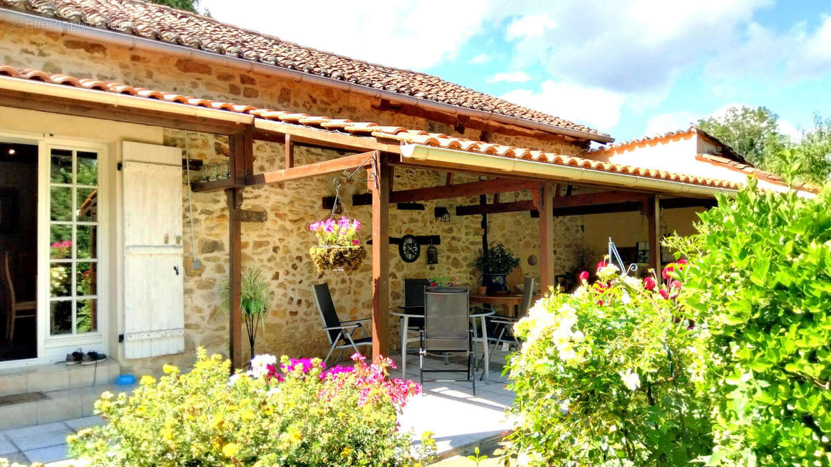 SUNNY PIC - Maison à ROUMAZIERES-LOUBERT