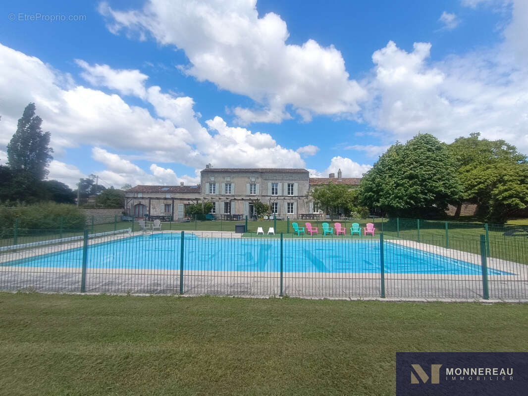 Maison à MORTAGNE-SUR-GIRONDE
