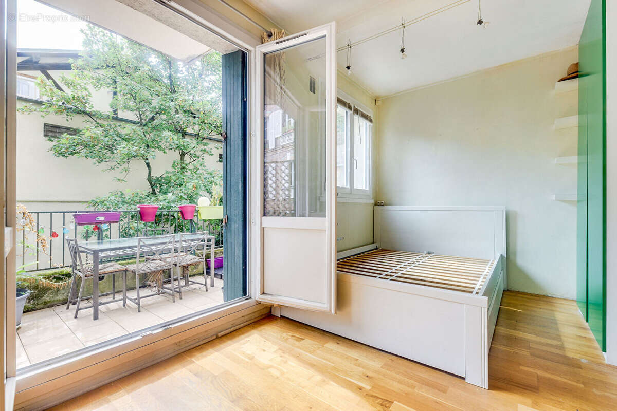 Appartement à PARIS-14E