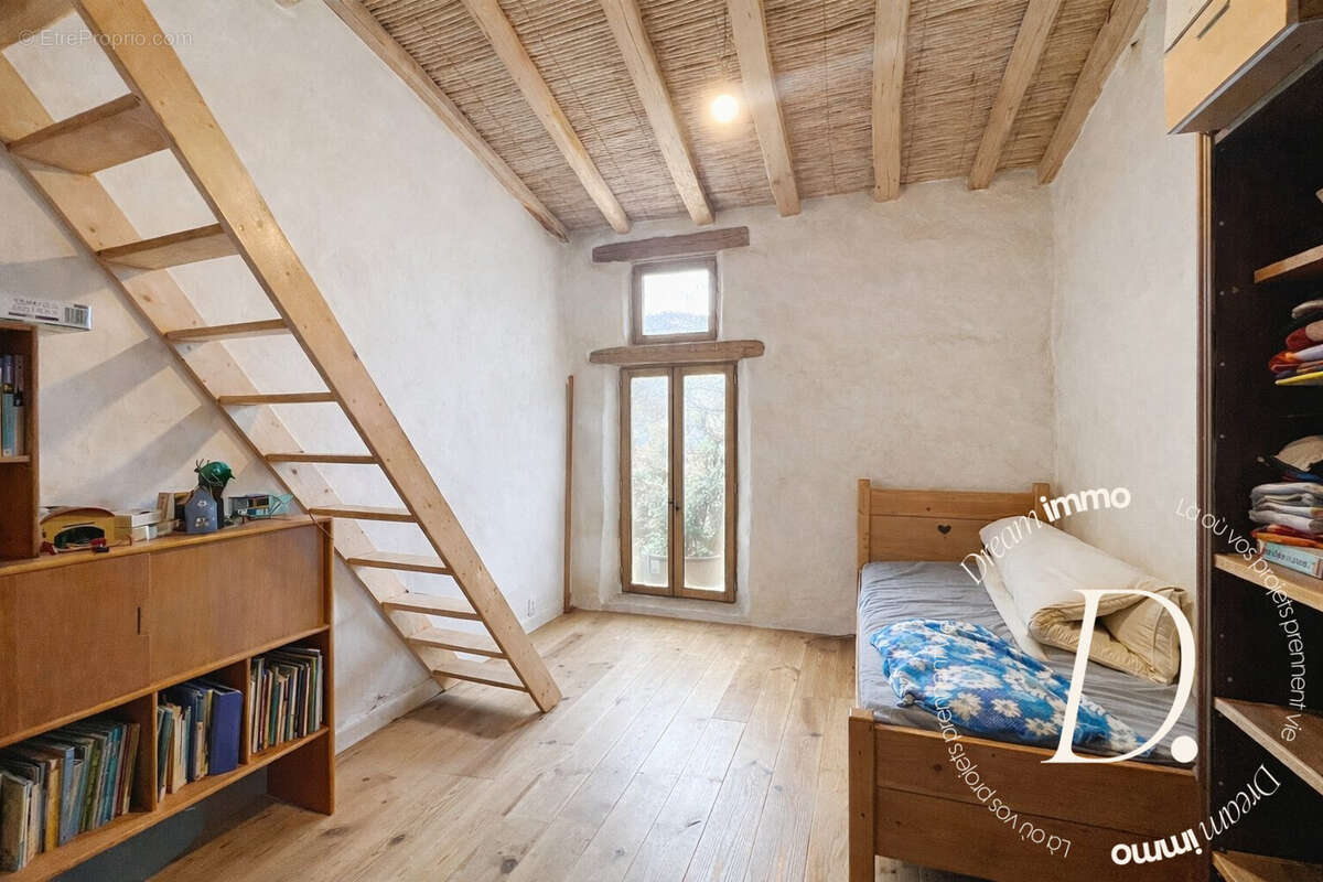 Maison à SAINT-LAURENT-DE-CERDANS