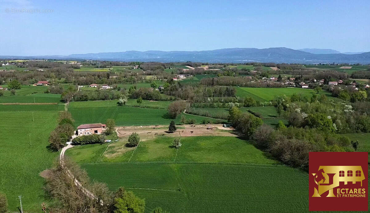 Maison à LA CHAPELLE-DE-LA-TOUR