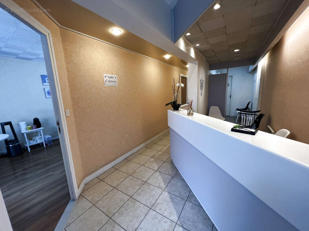 Commerce à PONT-SAINTE-MARIE