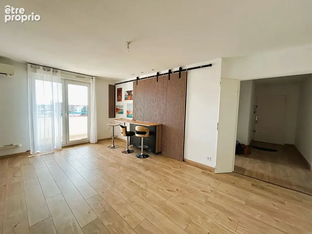 BLAGNAC - Vaste T3 lumineux de 86 m²  climatisé - Dernier étage avec balcon et vue dégagée - photo 7