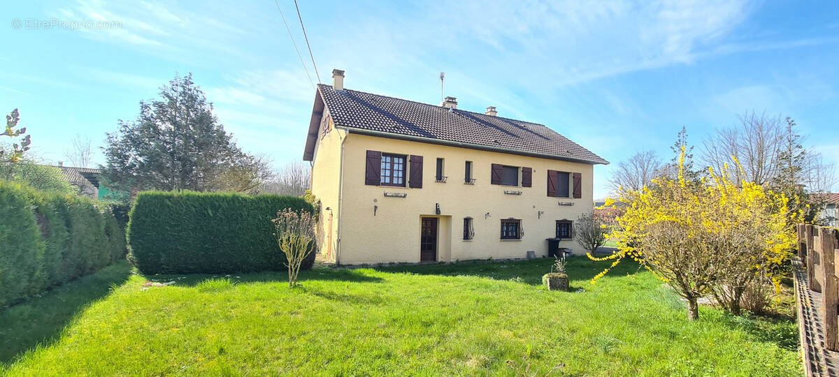 Maison à MOGNEVILLE