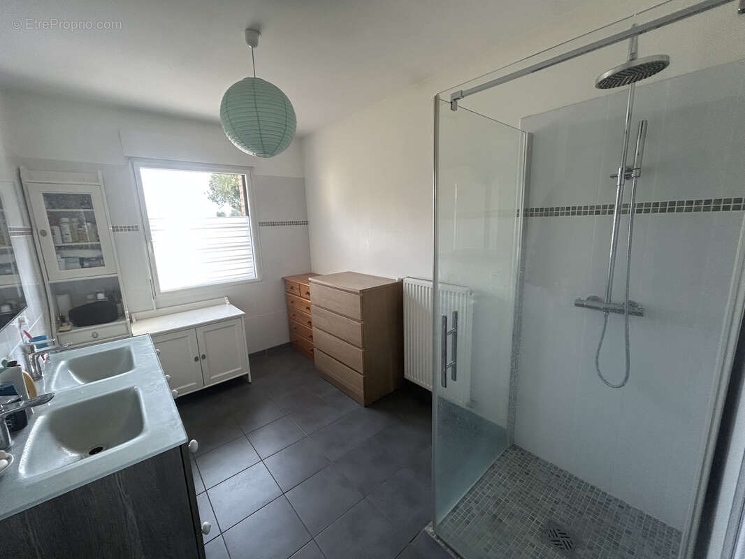 Plain-pied individuel achevé en 2014 développant 110,85m2 et bâti sur 956m2 de parcelle ! - photo 12