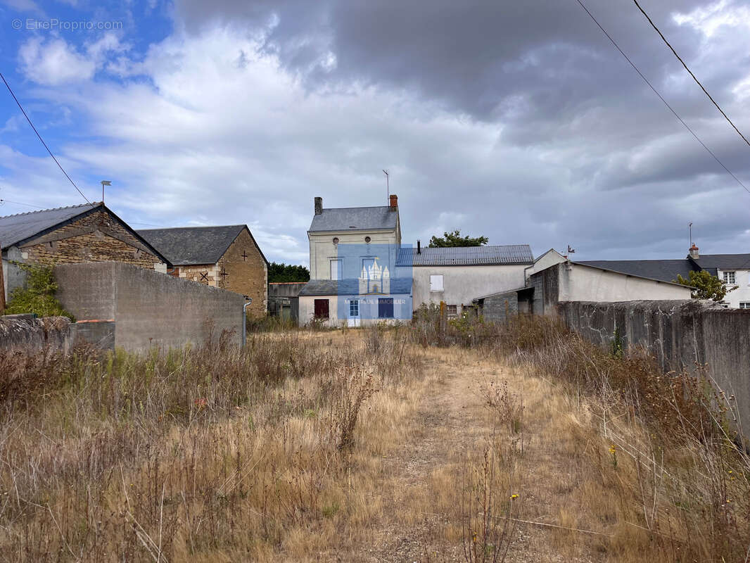 Maison à MONTREUIL-BELLAY