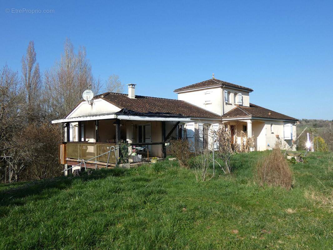 Maison à HAUTEFORT