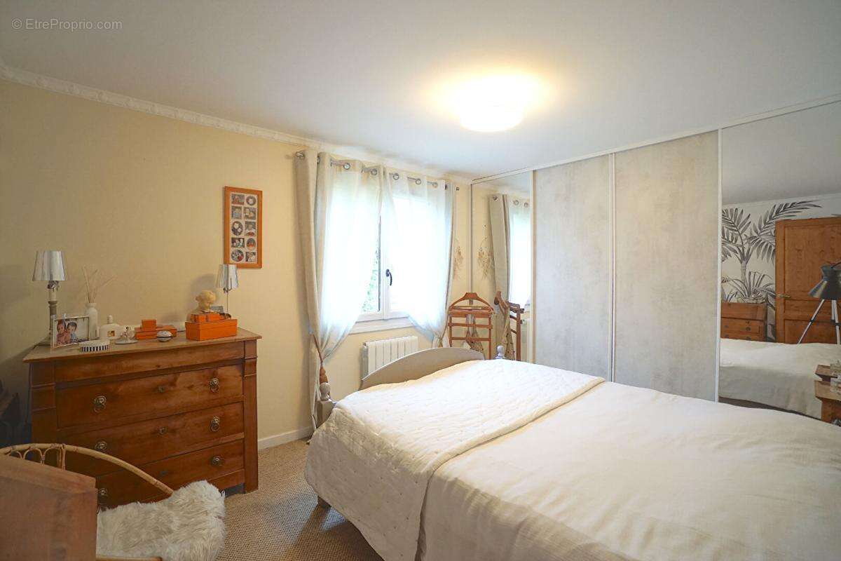 Maison à LA TOUR-DE-SALVAGNY