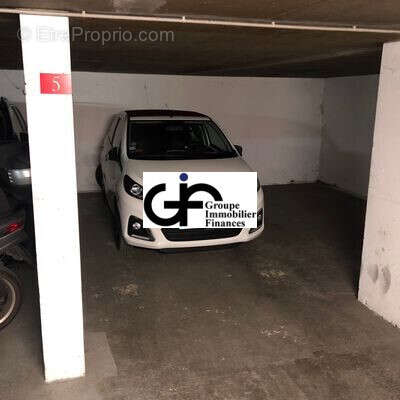 Parking à PARIS-16E