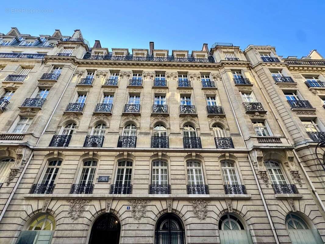 Appartement à PARIS-16E