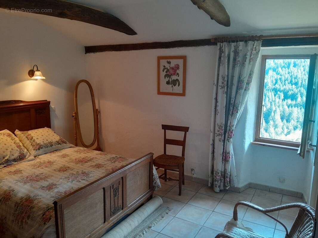 Maison à SAINT-HILAIRE-DE-LAVIT