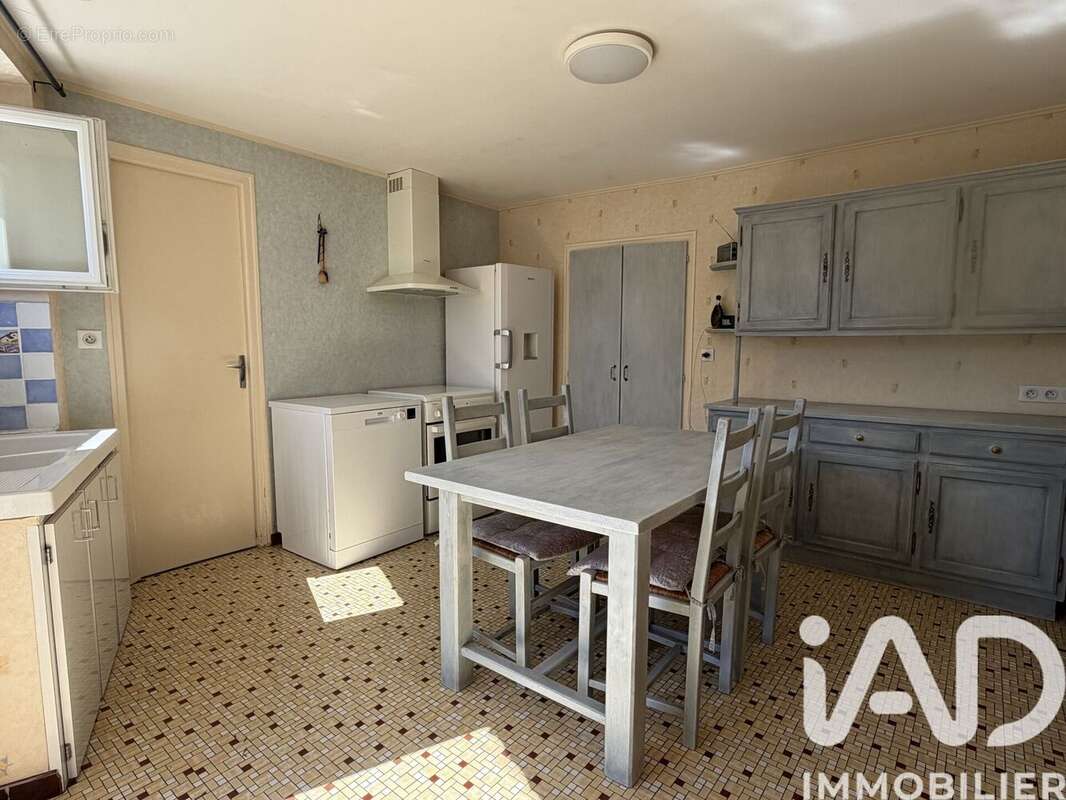 Maison 137 m² à Saint-Hilaire-De-Voust  - photo 7