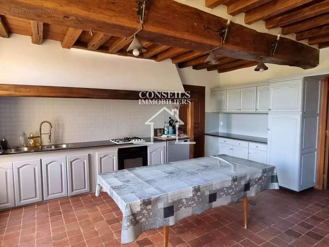 Maison à VILLENEUVE-SUR-YONNE