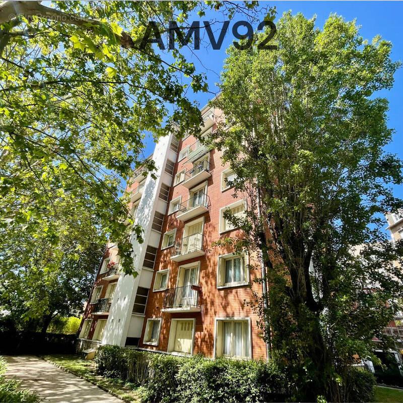 Appartement à LA GARENNE-COLOMBES