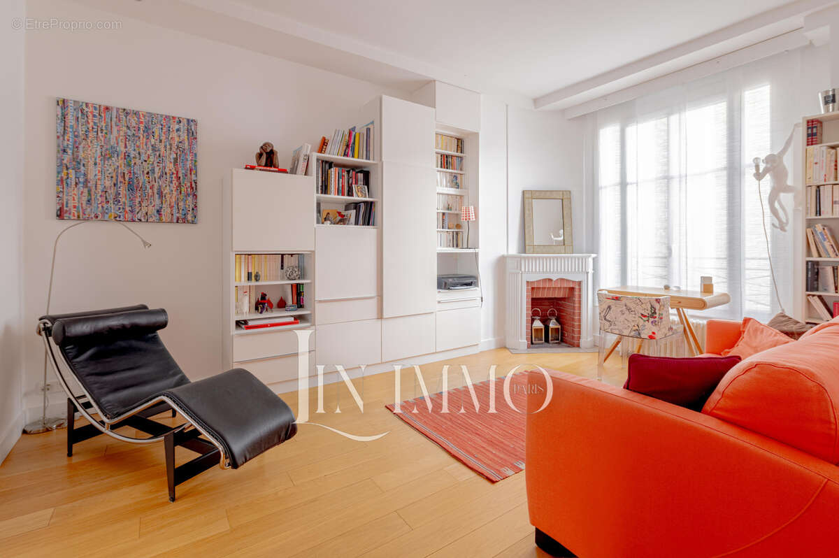 Appartement à PARIS-16E