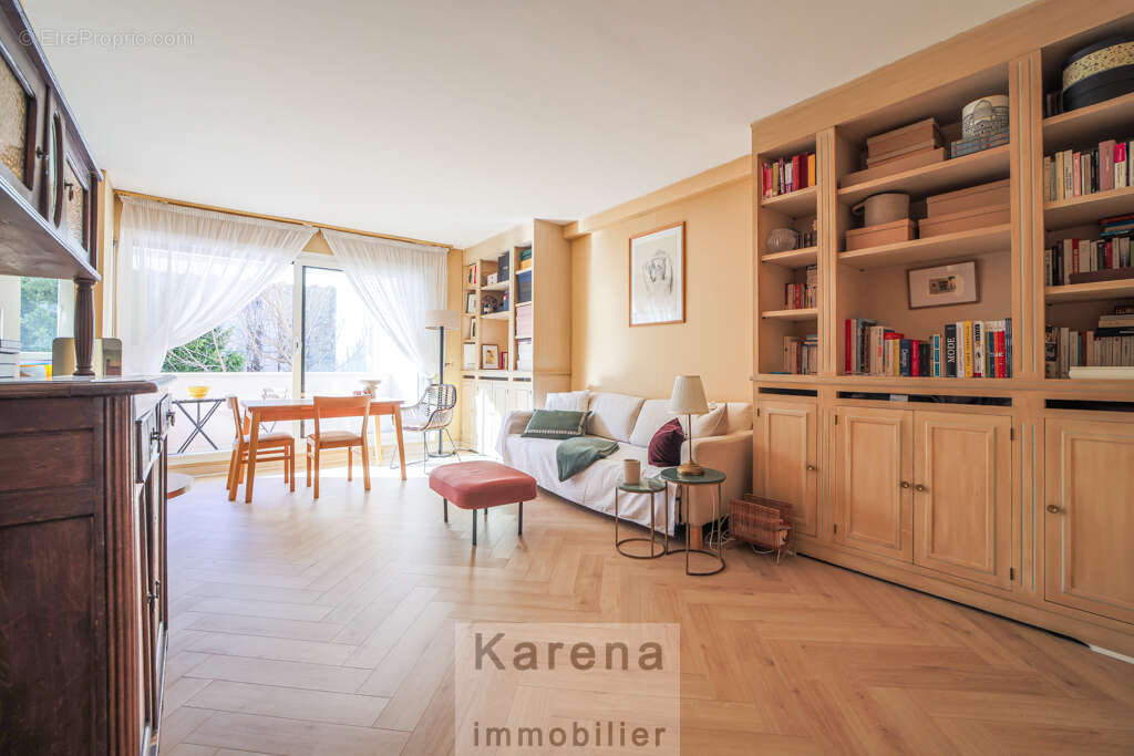 Appartement à PARIS-14E