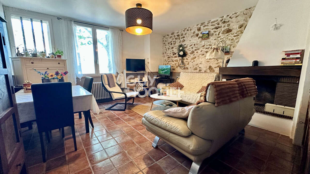 Maison à BRIIS-SOUS-FORGES