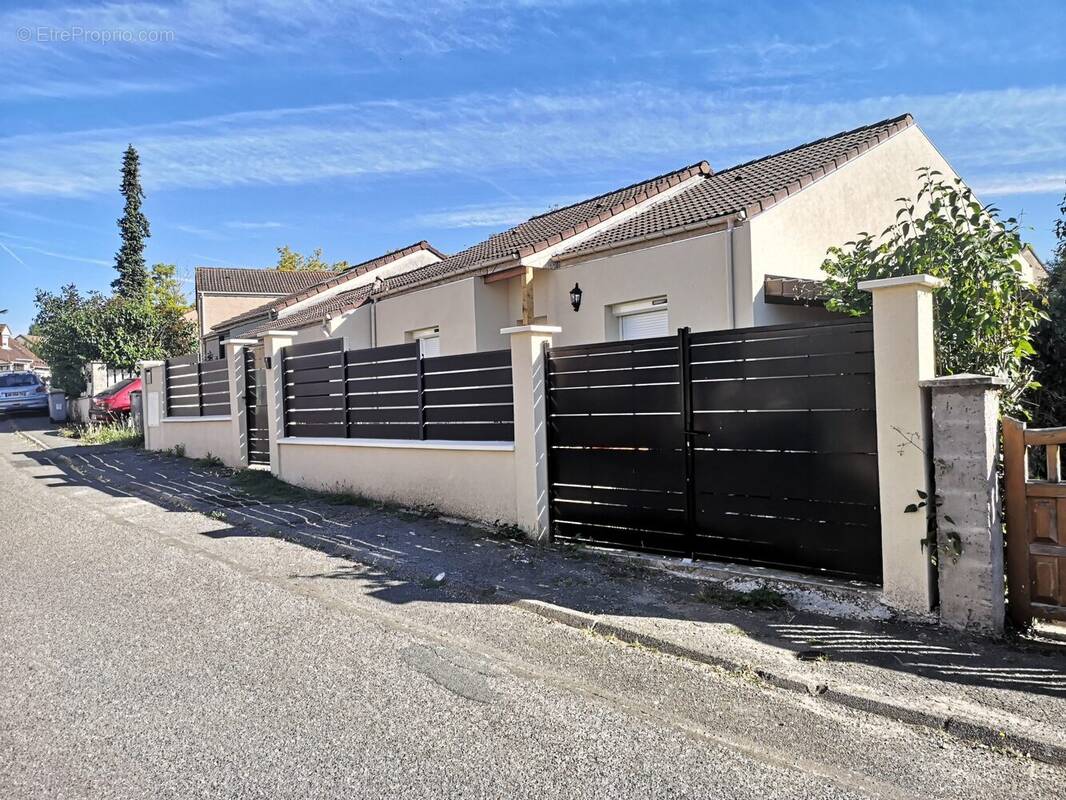 Maison à LES MUREAUX
