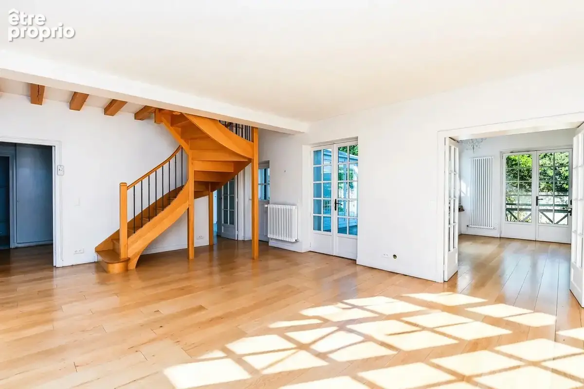 BOUGIVAL - CENTRE-VILLE  - Charmante propriété de 2 maisons, idéale pour deux familles ou avec une activité professionnelle - photo 3