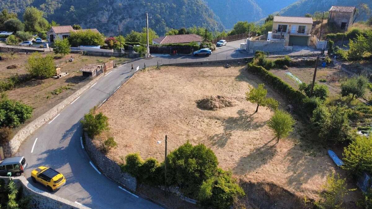 Terrain constructible 1280 m² - photo 5