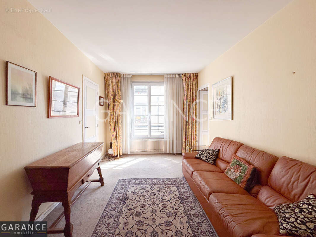 Appartement à PARIS-14E