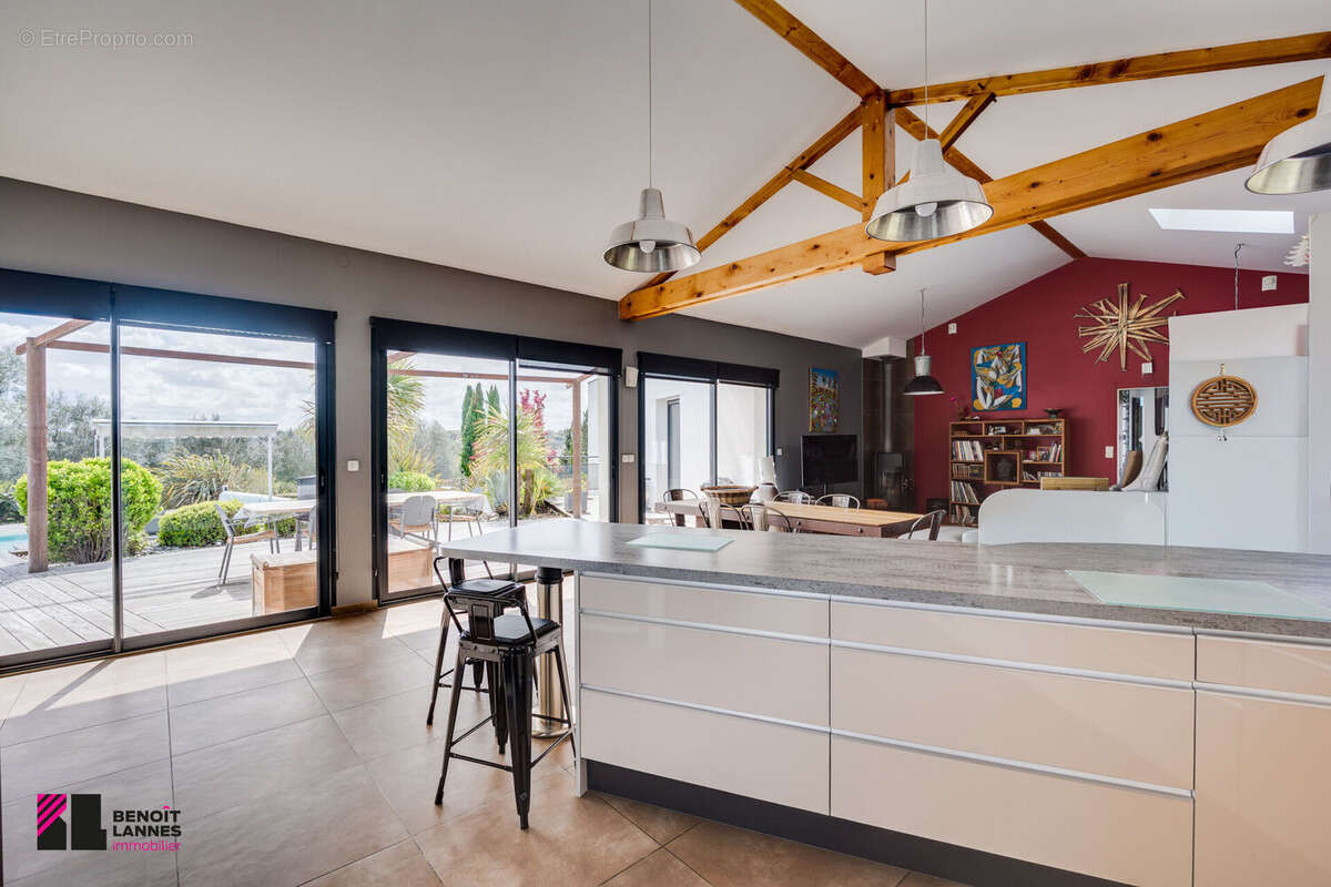 Maison 195 m² à Saint-Orens-De-Gameville  - photo 6