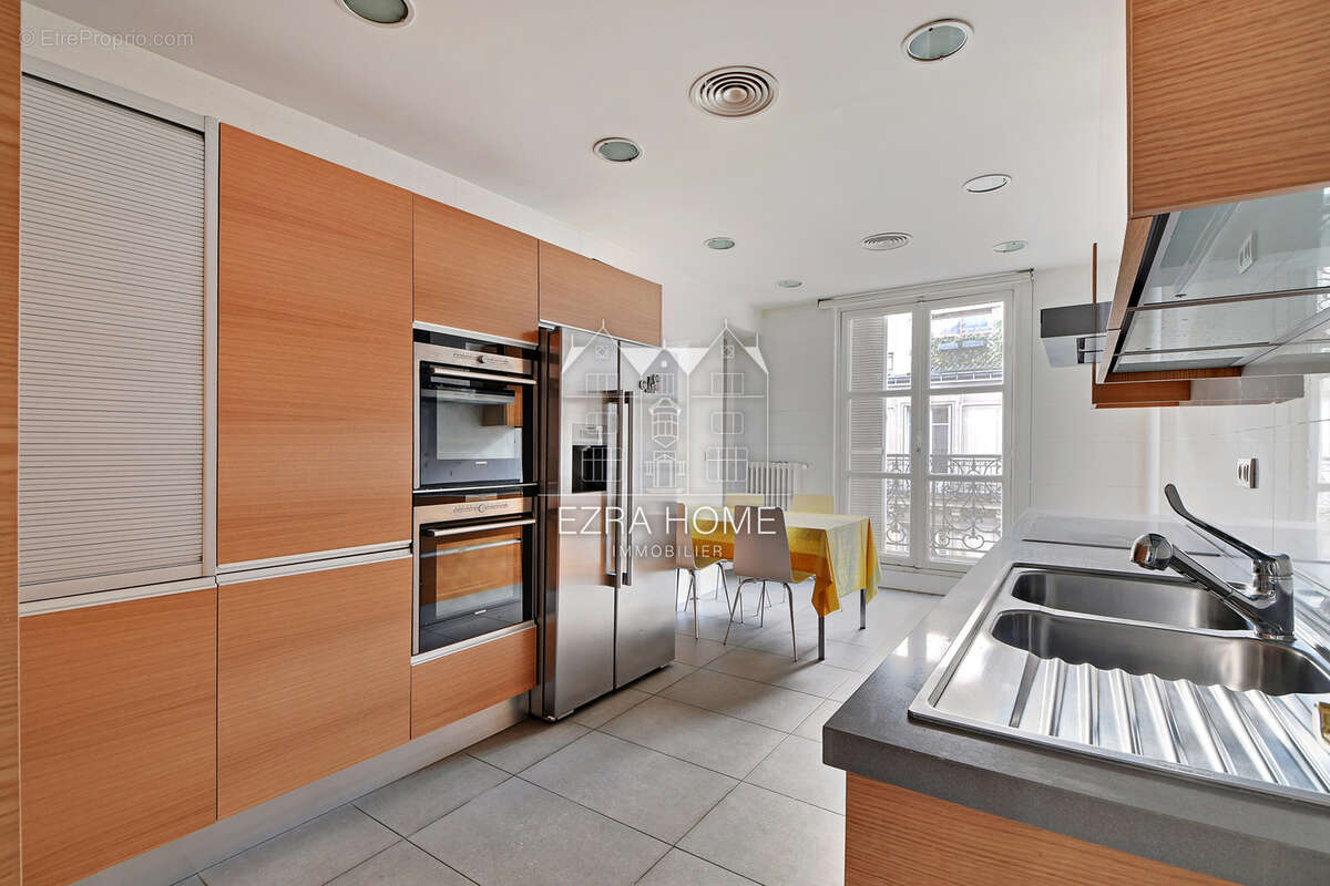 Appartement à PARIS-8E