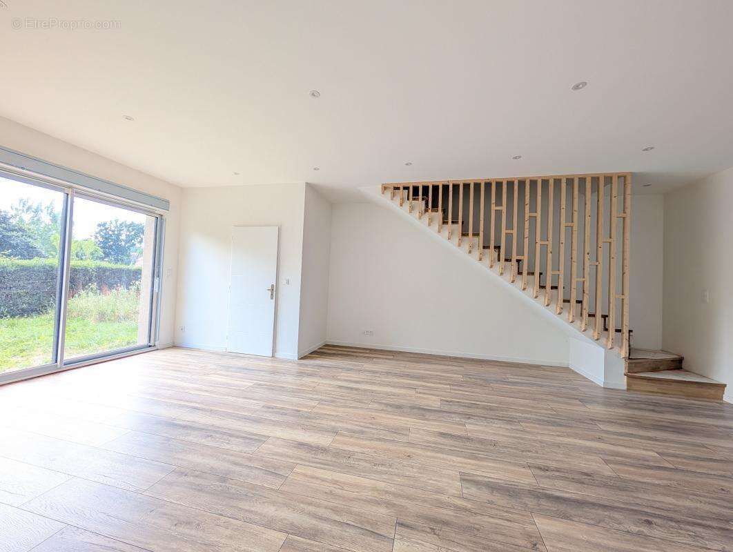 Appartement à SEREZIN-DU-RHONE