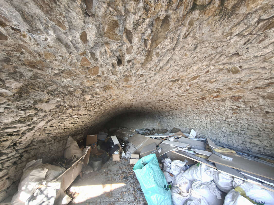 En vente à Saint-Laurent-D'Agny : maison de village avec Projet de rénovation clé en main - photo 7