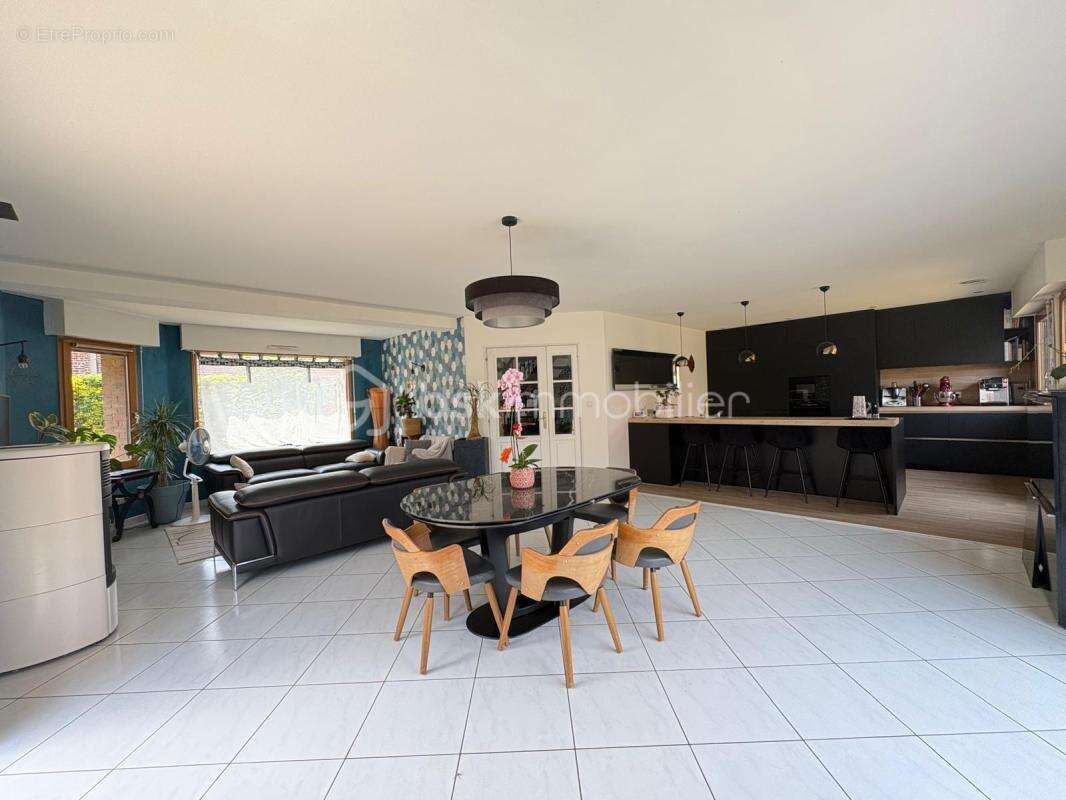 Opportunité rare sur Fretin ! maison individuelle 4 chambres + 2 salles de bains + jardin + double garage - photo 2