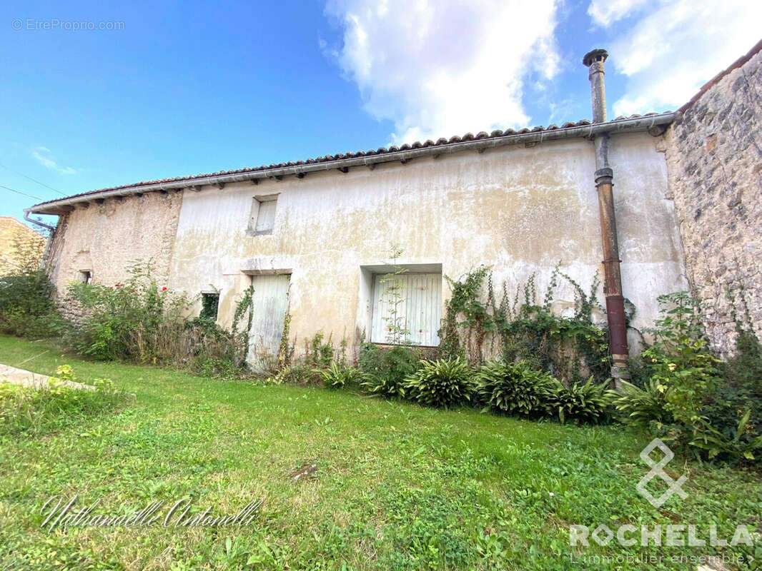 Maison à ASNIERES-LA-GIRAUD