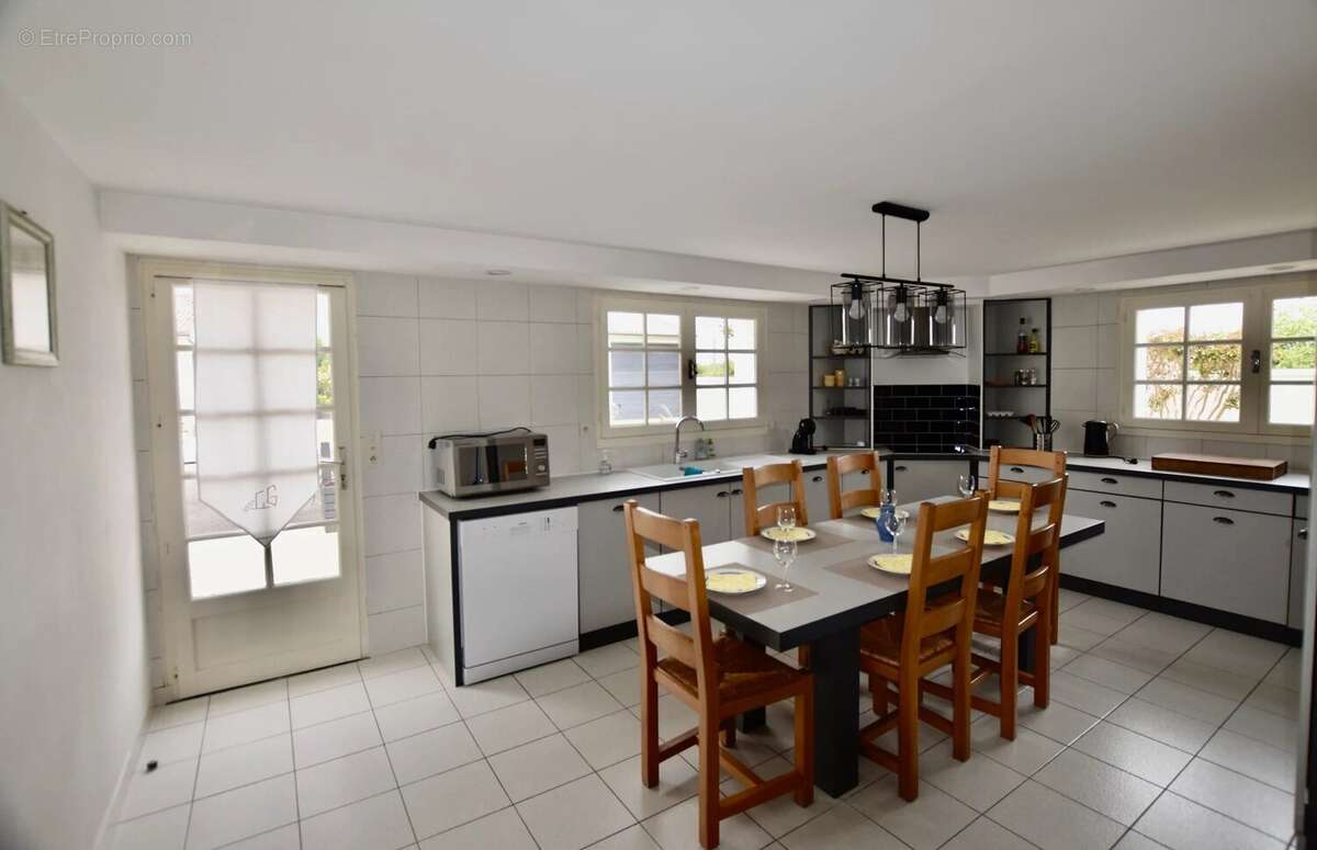 Superbe maison de village de 4/5 chambres avec 2 gîtes et une fabuleuse piscine - photo 12