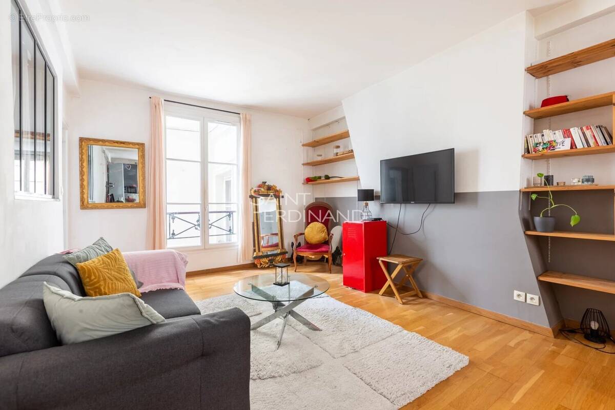 Appartement à PARIS-10E