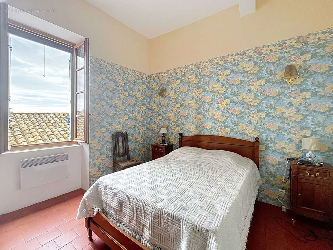 Maison à MONTOULIERS