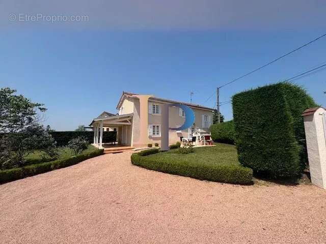 Maison à POUILLY-SOUS-CHARLIEU