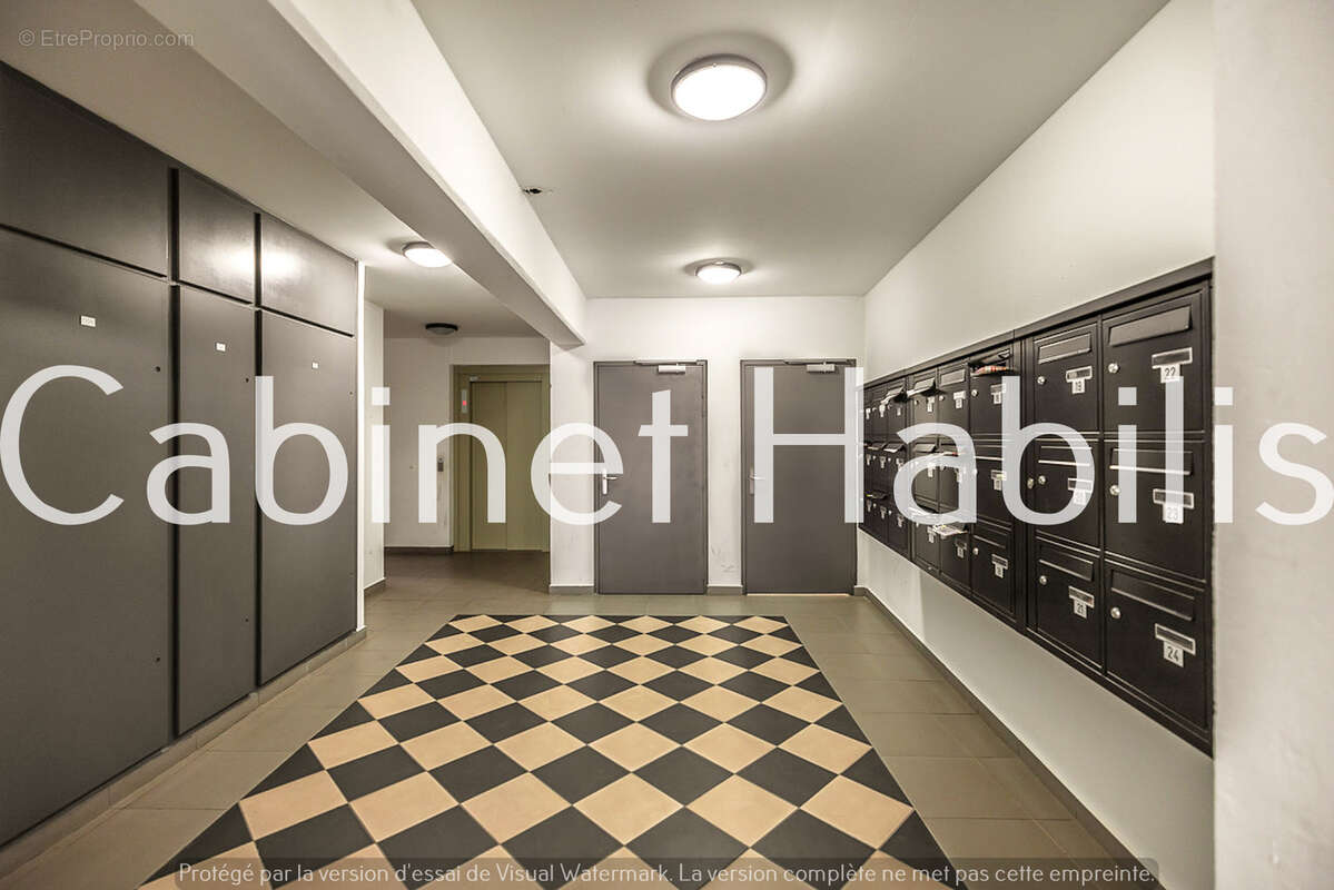A vendre - un appartements de type t3 d'environ 71.03 m2 - sainte clotilde - 281 500 € - photo 11