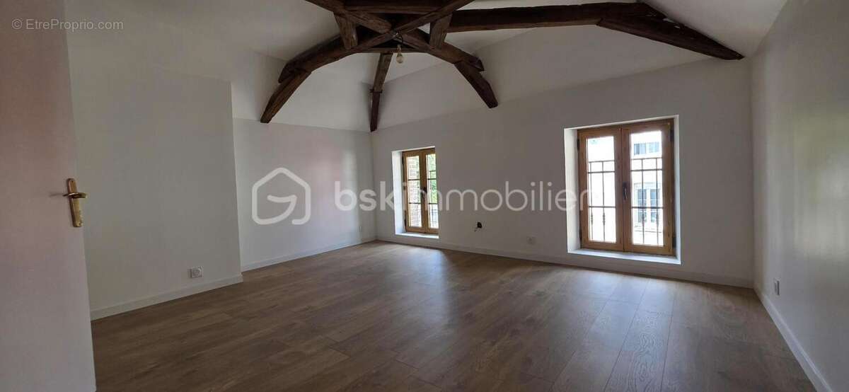 Maison ancienne avec fort potentiel et un terrain constructible - photo 2