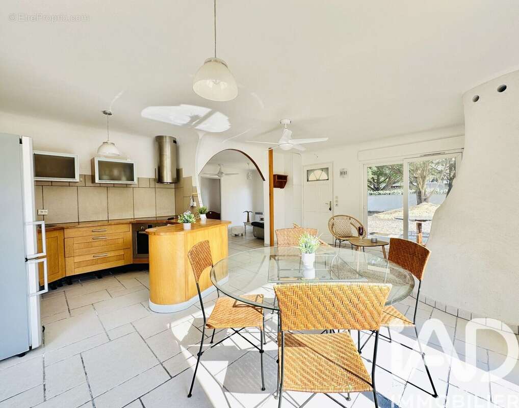 Photo 9 - Maison à VENDAYS-MONTALIVET