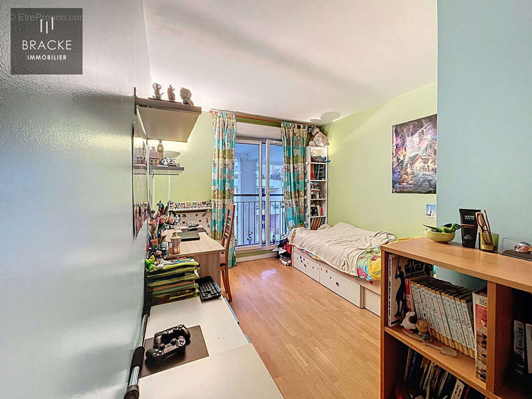 Appartement à COURBEVOIE